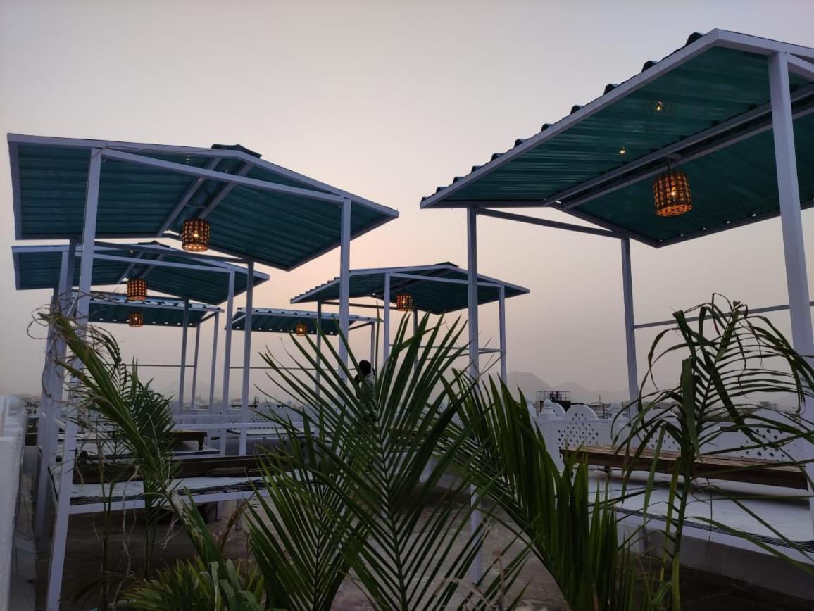 אודייפור Krishna Stay Guest House מראה חיצוני תמונה