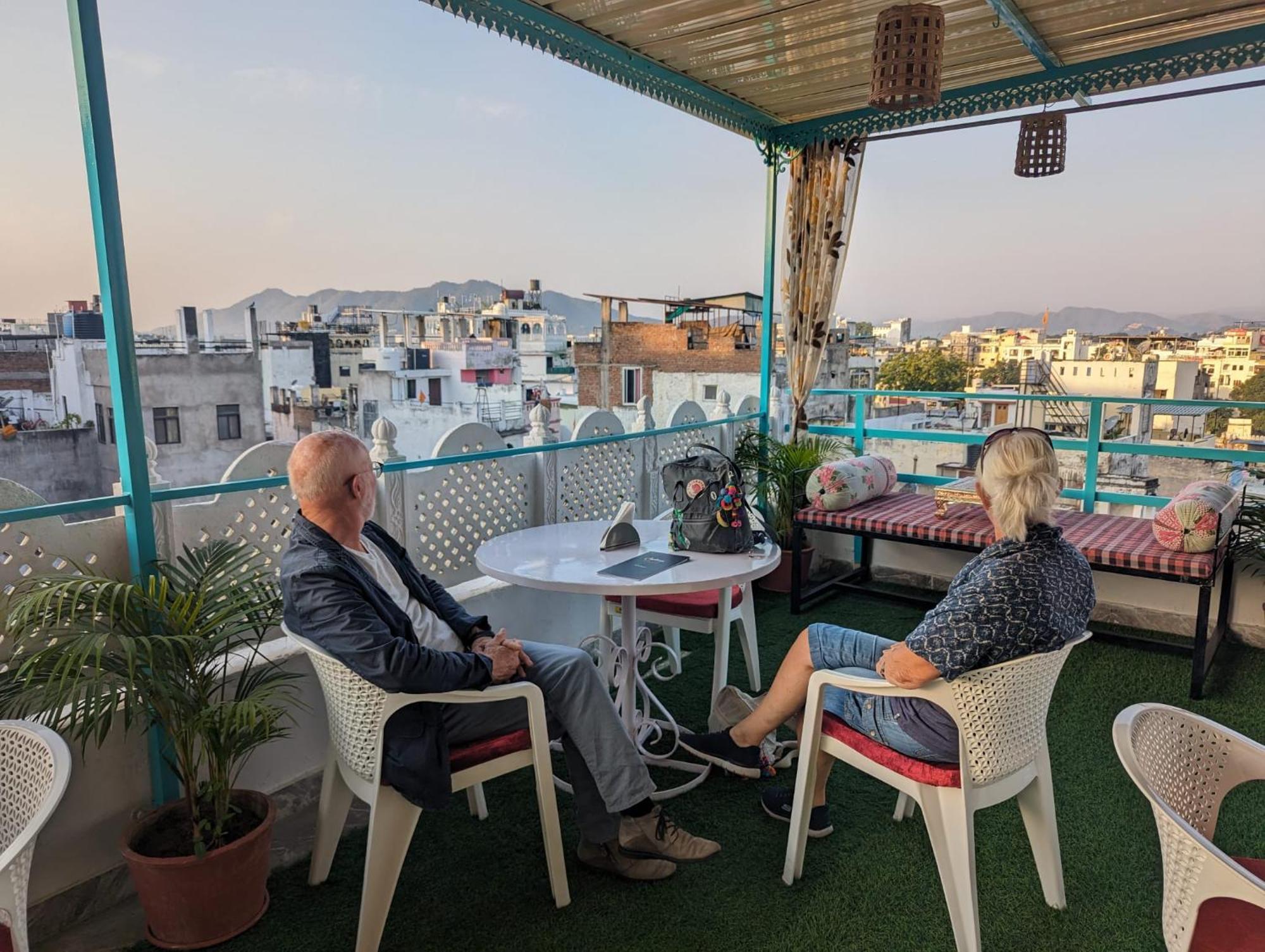 אודייפור Krishna Stay Guest House מראה חיצוני תמונה