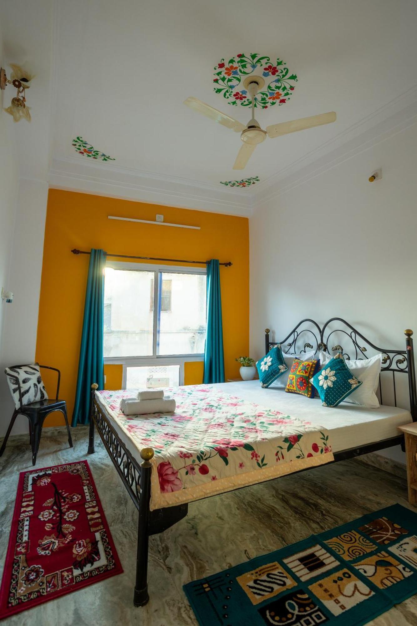 אודייפור Krishna Stay Guest House מראה חיצוני תמונה