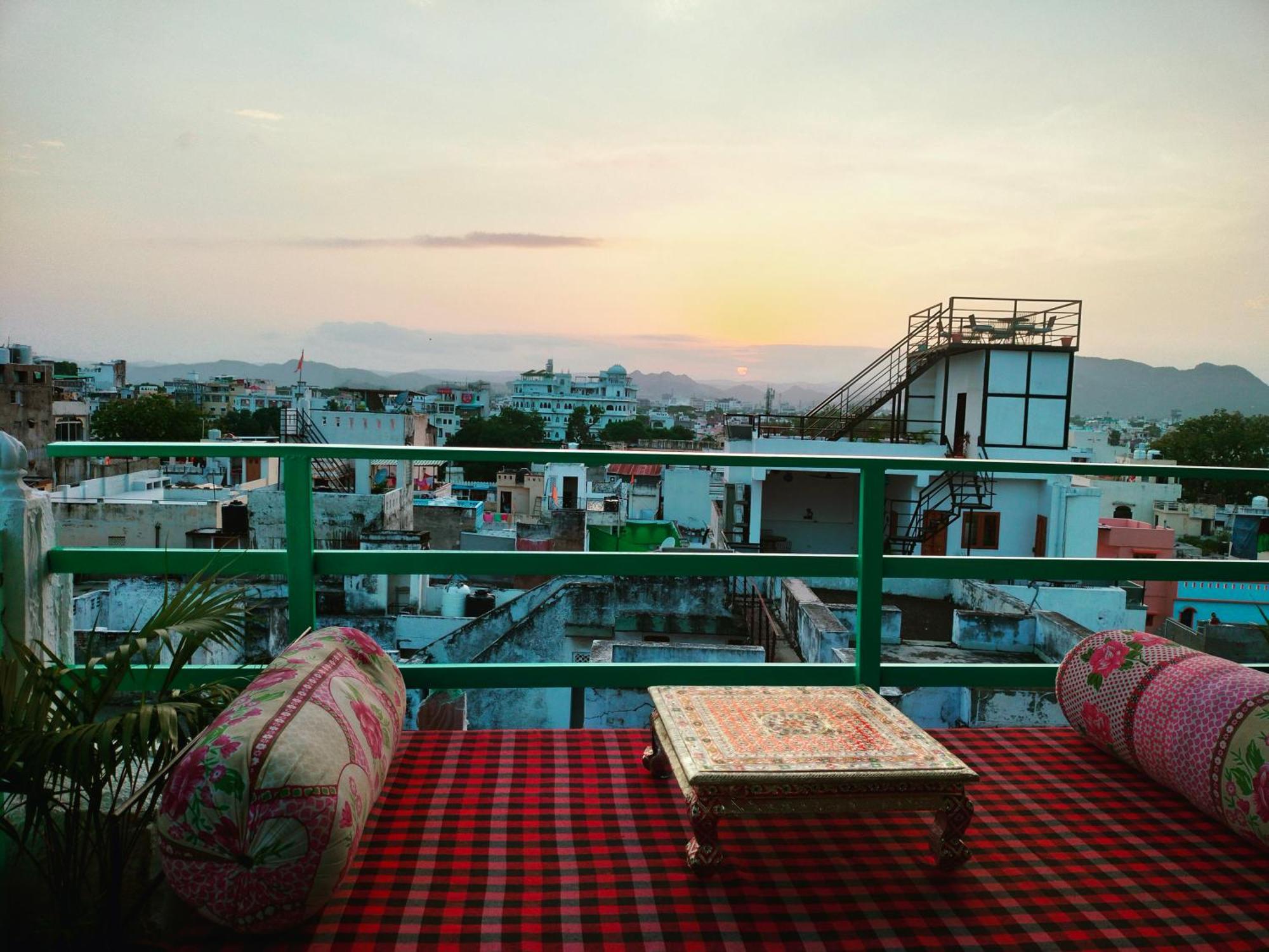 אודייפור Krishna Stay Guest House מראה חיצוני תמונה